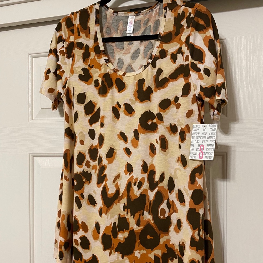 Lularoe Perfect T (swing shape w/side slits) (NWT)